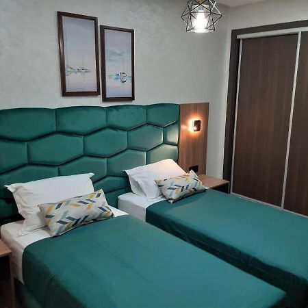 Appartement Pour Familles En Residence Avec Piscine Et Wifi マラケシュ エクステリア 写真
